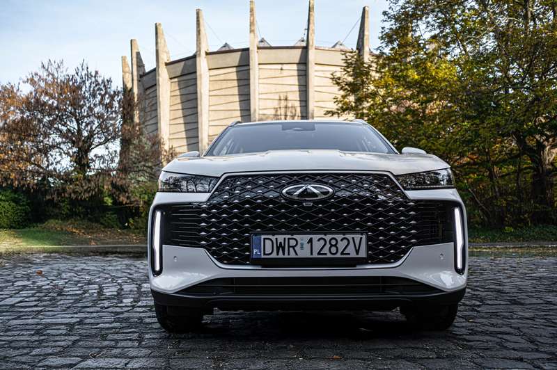 Chery w białym kolorze